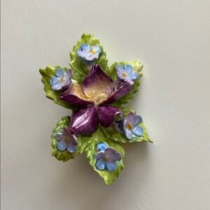 VINTAGE 50’s Flower Pin Made In England Bone China Garden Brooch violets